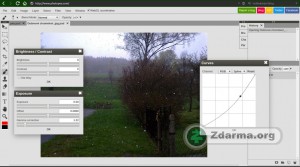 Plovoucí okna pro běžné úpravy obrazu. Photopea nabízí základní i pokročilejší úpravy včetně nastavení úrovní a křivek. Vše běží ve webovém prohlížeči.