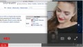 Hlavní hrdinka během hovorů s přáteli na PC normálně pracuje