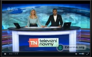 Moderátoři Televizních novin TV Nova, Lucie Borhyová a Rey Koranteng